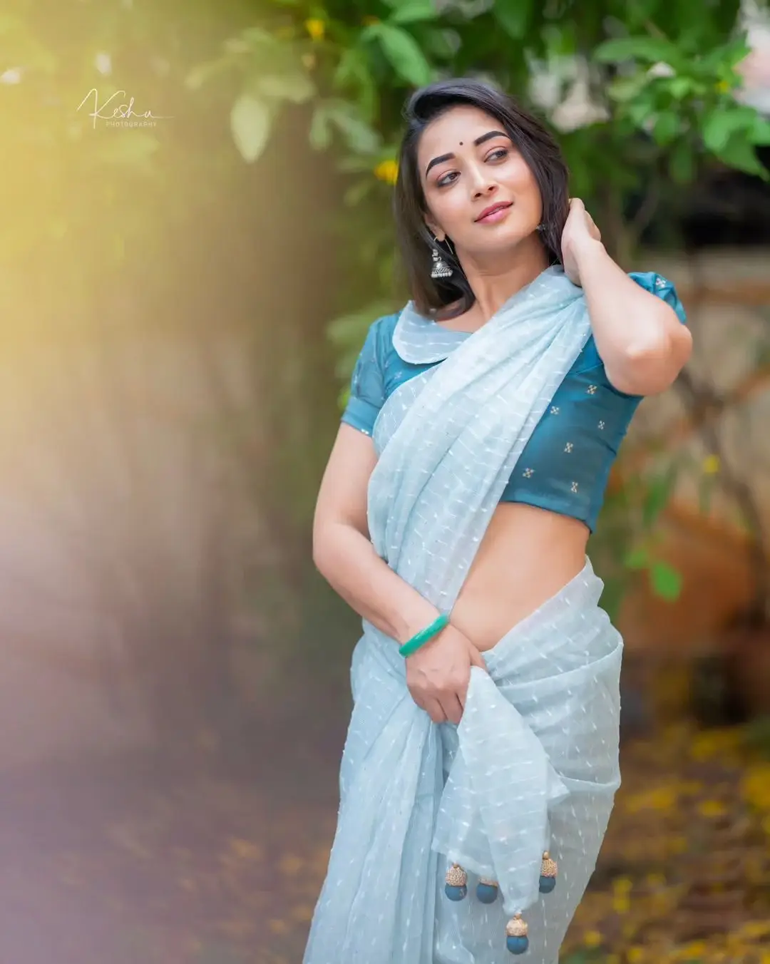 Beautiful Indian Actress Bhanu Shree in Blue Saree